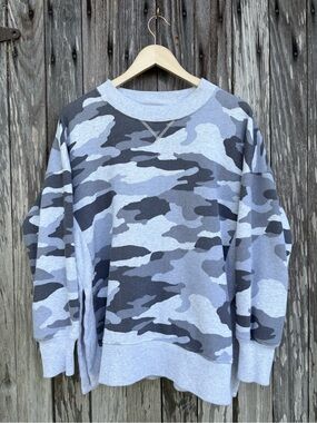 Aerie Hometown pullover black and gray camo sweatshirt size medium